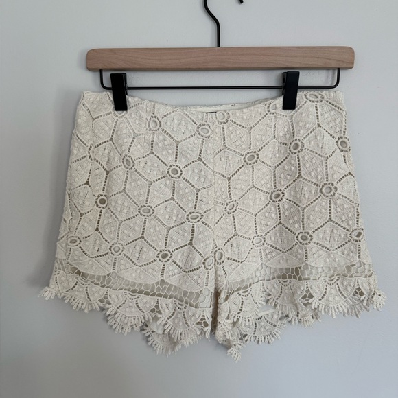 Dolce Vita Cream Lace High Waist Shorts Size 2 - Picture 2 of 6